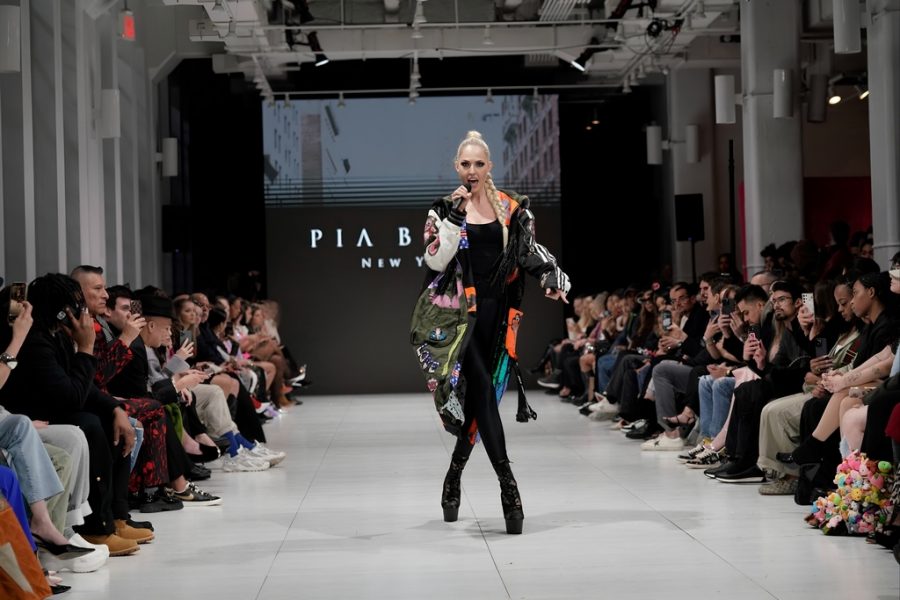 Beatrice Turin lief im Rahmen der New York Fashion Week für Designerin Pia Bolte und eröffnete deren Show mit dem Song 'My Secret'. (Foto Harry Jay Siskind)