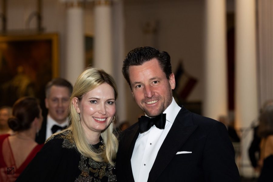 Den Ersten Grand Bal Viennois im Hotel Le Negresco ließen sich auch Silberschmid Jean-Paul Vaugoin mit seine Begleitung nicht entgehen. (Foto Enzo Ruby)