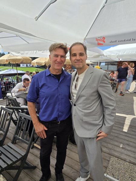 Markus Mörth freute sich sehr, dass 2024 auch der großartige Schauspieler Tobias Moretti für einen Experten-Talk zum Filmfestival Kitzbühel kam. (Foto Hedi Grager)