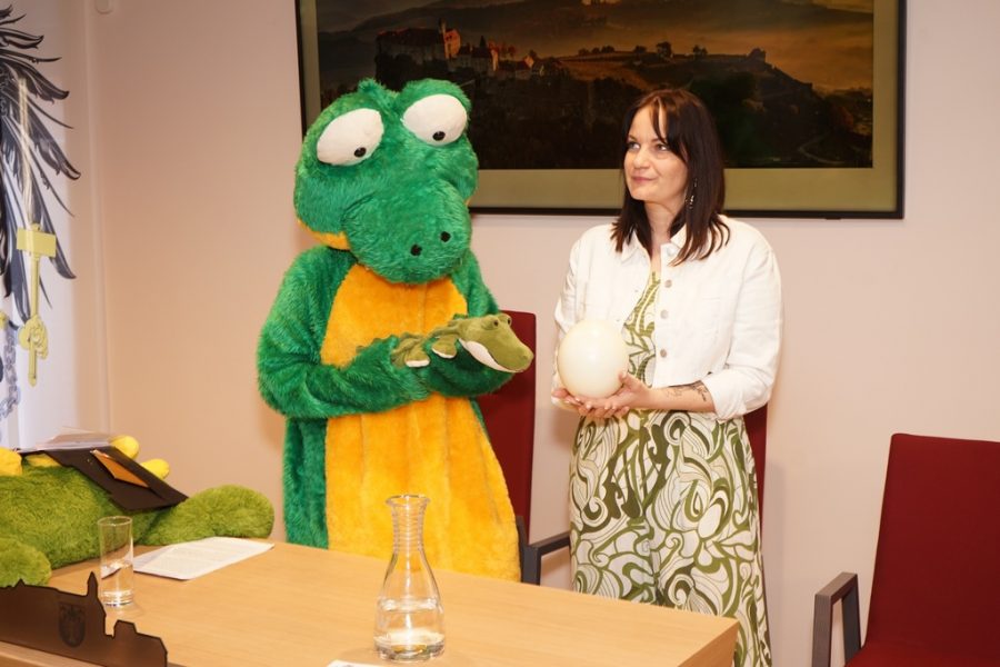 CROCO ist das niedliche Maskottchen von Crocoland2go. Erdacht wurde es von Claudia Schmidt, der Gründerin von Crocoland. (Foto Mr. Knips Emanuel Klampfer)&nbsp;