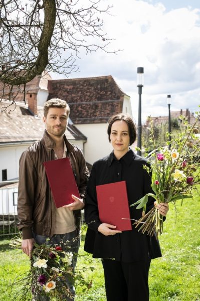 Der Thomas Pluch Preis für kurze oder mittellange Kino-Spielfilme für das Beste Drehbuch für einen Kinospielfilm ging an 'Preiswerte Lösungen für ein besseres Leben' von Leni Gruber und Alex Reinberg. (Foto Diagonale / Miriam Raneburger)