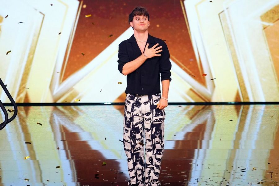 Fabian Blochberger Magier aus Bremen - kann sein Glück nicht fassen. Die Jurymitglieder Bruce Darnell und Dieter Bohlen haben für ihn den "Goldenen Buzzer" gedrückt. (Foto Supertalent RTL und RTL+ / Stefan Gregorowius)