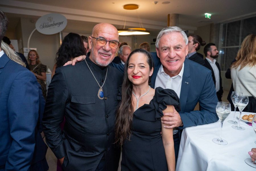 Die Werzer's Saisoneröffnung ließen sich auch Regisseur Otto Retzer, Kabarettistinnen Caroline Athanasiadis und Ex-Fußballer Walter Schachner nicht entgehen. (Foto Andreas Tischler)