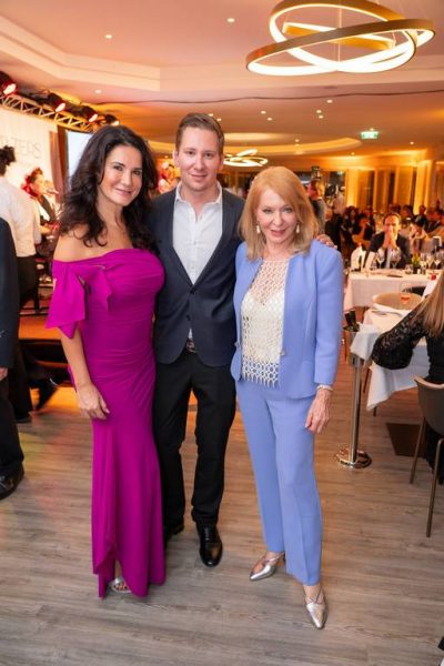 Saisonopening und Awardverleihung im Werzer´s Hotel am Wörthersee. Mariella Ahrens: "Ich fühle mich hier sehr willkommen und es macht einfach Spaß mit den Österreichern zu feiern. Im Bild mit Clemens Trischler und Gerda Rogers. (Foto Andreas Tischler)