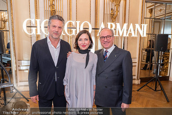 Giorgio Armani Empfang in der Italienischen Botschaft: CEO von Giorgio Armani Österreich und Deutschland Bortolo Venturelli, Botschafter Giovanni Pugliese und Ambassador Debora Lepre. (Foto Andreas Tischler)