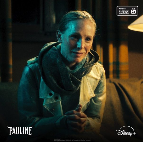 Susanne Wuest in der Disney-Serie „Pauline“, die seit 22. Mai auf Disney+ läuft.