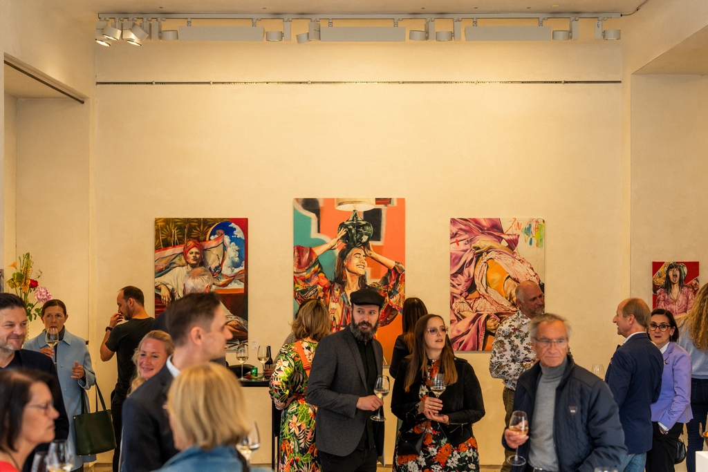 Die Gemälde von Carola Deutsch bieten den Betrachtern heute eine „Symphonie aus Körper, Form und Farbe. (Foto stella)