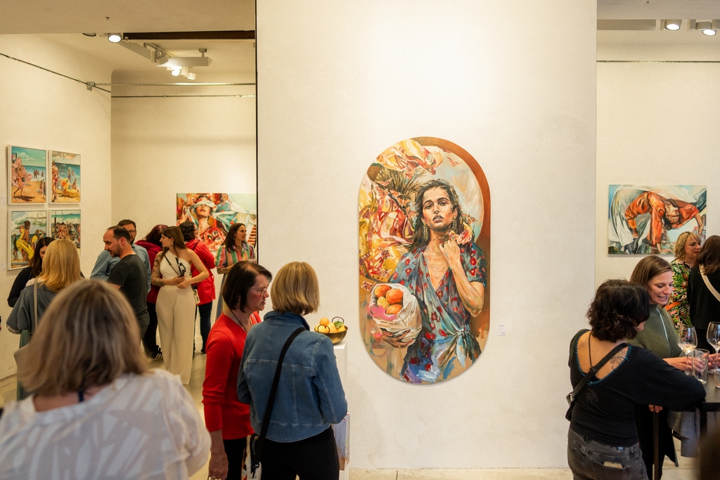 Durch das Arbeiten mit Ölfarbe hat sich Carola Deutsch nun auch Kleinformaten zugewandt. Der Mix aus klein- und großformatigen Bildern stellte einen spannenden Aspekt der Ausstellung dar. (Foto stella)