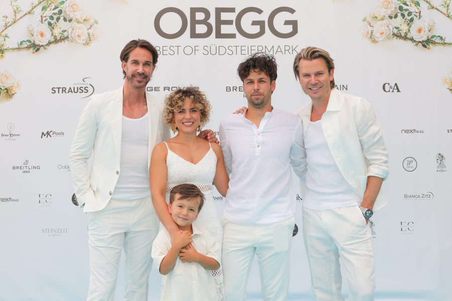 Die neue Ausgabe von OBEGG – Best of Südsteiermark wurde von den Herausgebern am stilvollen Weingut DER ZWEYTICK gefeiert: Michael Lameraner, Elena und Christian Zweytick, Adi Weiss. (Foto Monika Fellner)