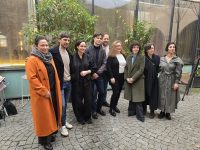 Thomas Prenn und Verena Altenberger mit dem Team des Landkrimi ACHT bei der Präsentation im Grazer Schubertkino. (Foto Hedi Grager)