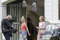 Der Erfolgsroman von Martina Parker „Zuagroast – Ein Gartenkrimi“ wurde verfilmt. Mit dabei u.a. Hilde Dalik und Julia Koch. (Foto Stefanie Leo)