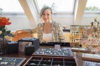 nilmanel – weil Schmuck mehr kann als glänzen: Evelin Urbanski, Gründerin von nilmanel. (Foto Jürgen Hammerschmid)