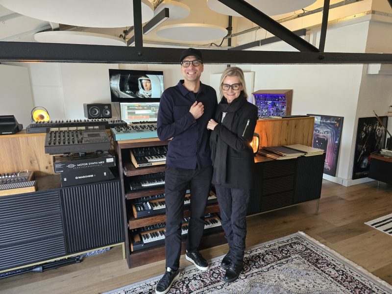 Hedi Grager besuchte den international erfolgreichen Composer Walter Mair in seinem Studio in London. (Foto Reinhard Sudy)