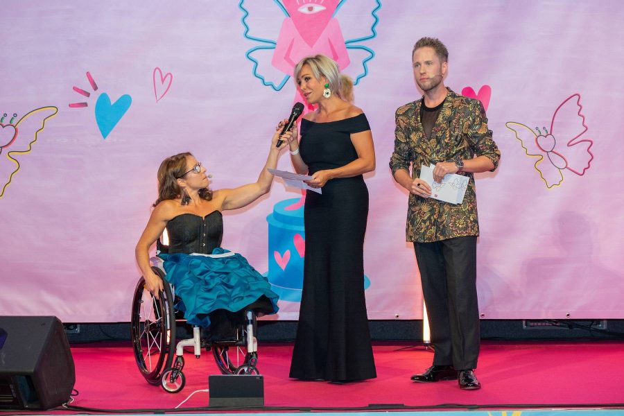 Der Diversity Ball 2025 im Wiener Rathaus stand unter dem Motto „TOGETHER WE RISE“. Durch die Eröffnungsshow führten Schauspieler Markus Freistätter, Moderatorin Miriam Labus und Amira Awad. (Foto Andreas Tischler)