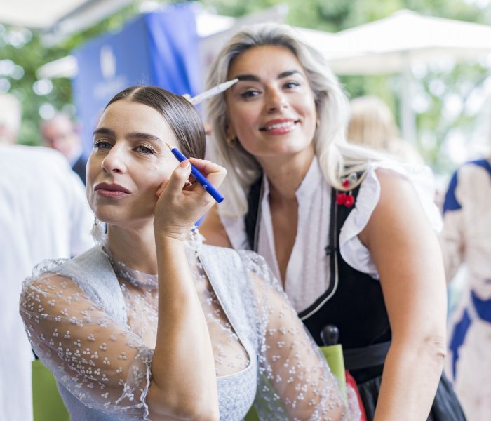 Zum Abschluss der Salzburger Festspielzeit lud GW Cosmetics® gemeinsam mit ihrem Global Ambassador Opernstar Asmik Grigorian zu einem exklusiven Beauty-Event ins Schloss Mönchstein. (Foto Neumayr/Leopold)