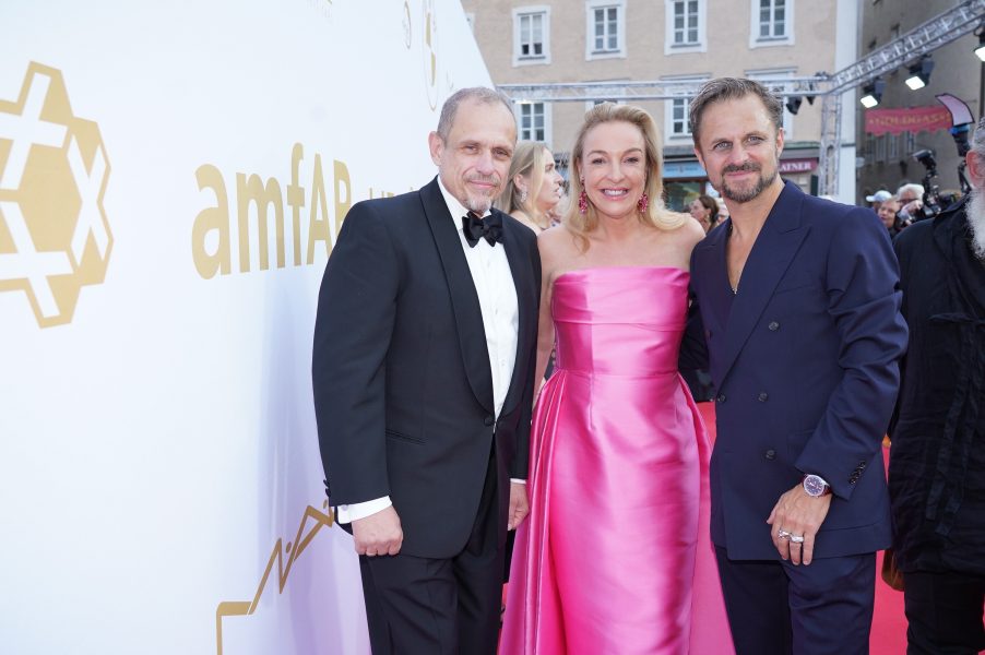 Österreich als Weltbühne: amfAR Gala Salzburg feierte erfolgreich Premiere: Gery Keszler, Kristina Hammer und Philipp Hochmair. (Foto Andreas Tischler)