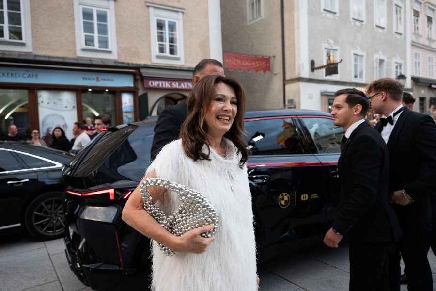 Österreich als Weltbühne. Iris Berben @amfAR Salzburg. (Foto BMW)