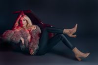 SILVIA SCHNEIDER X HUMANIC: Undercover Chic - Wenn Mode zur Mission wird. (Foto Silvia Schneider x HUMANIC,&nbsp; Marcel Gonzalez-Ortiz, H&M Christopher Koller)