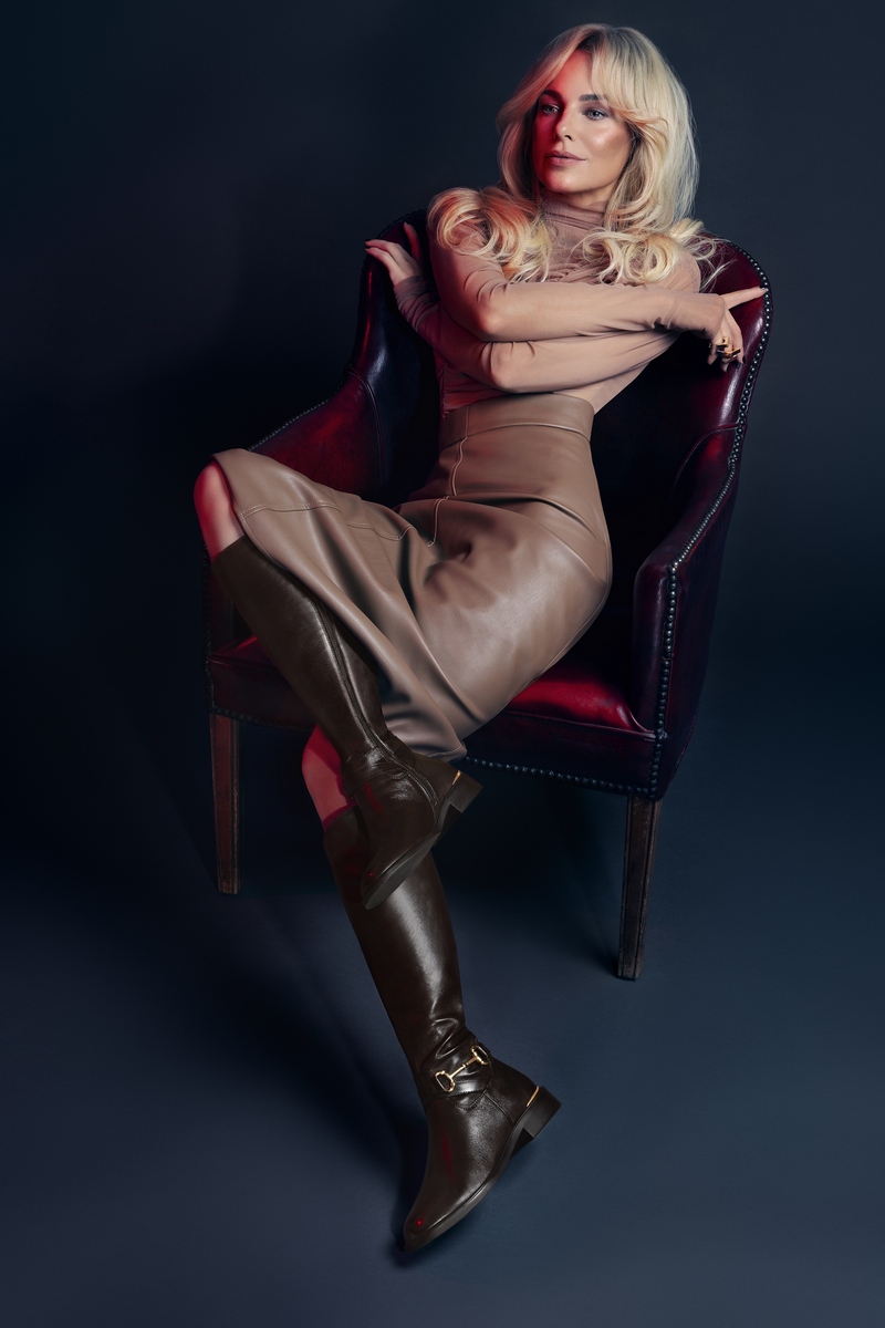 SILVIA SCHNEIDER X HUMANIC: Undercover Chic - Wenn Mode zur Mission wird. (Foto Silvia Schneider x HUMANIC,&nbsp; Marcel Gonzalez-Ortiz, H&M Christopher Koller)