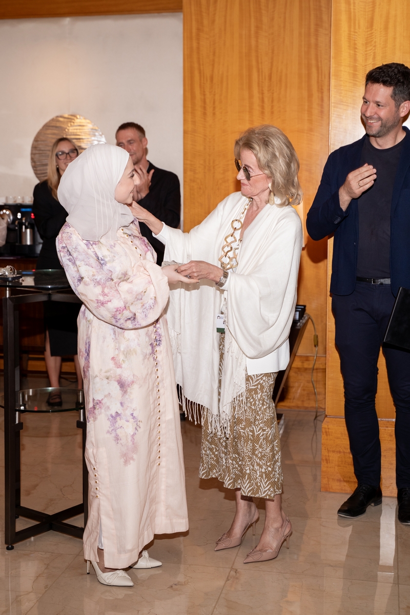 „Ich war besonders beeindruckt davon, wie die Studierenden Tradition mit verantwortungsvoller, zukunftsgerichteter Gestaltung verbunden haben“, betonte Elisabeth Gürtler. (Foto Anton Kuznetsov Antonio Production)