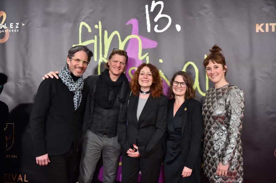 Eröffnungsfilm des FFKB 2025: Die herrliche Weihnachtskomödie "Aufputzt is'" - Cast und Crew: Florian Gebhardt, Gerry Seidl, Claudia Jüptner-Jonstorff, Dani Purer, Marlene Morreis. (Foto BrauerPhotos / Goran Nitschke)