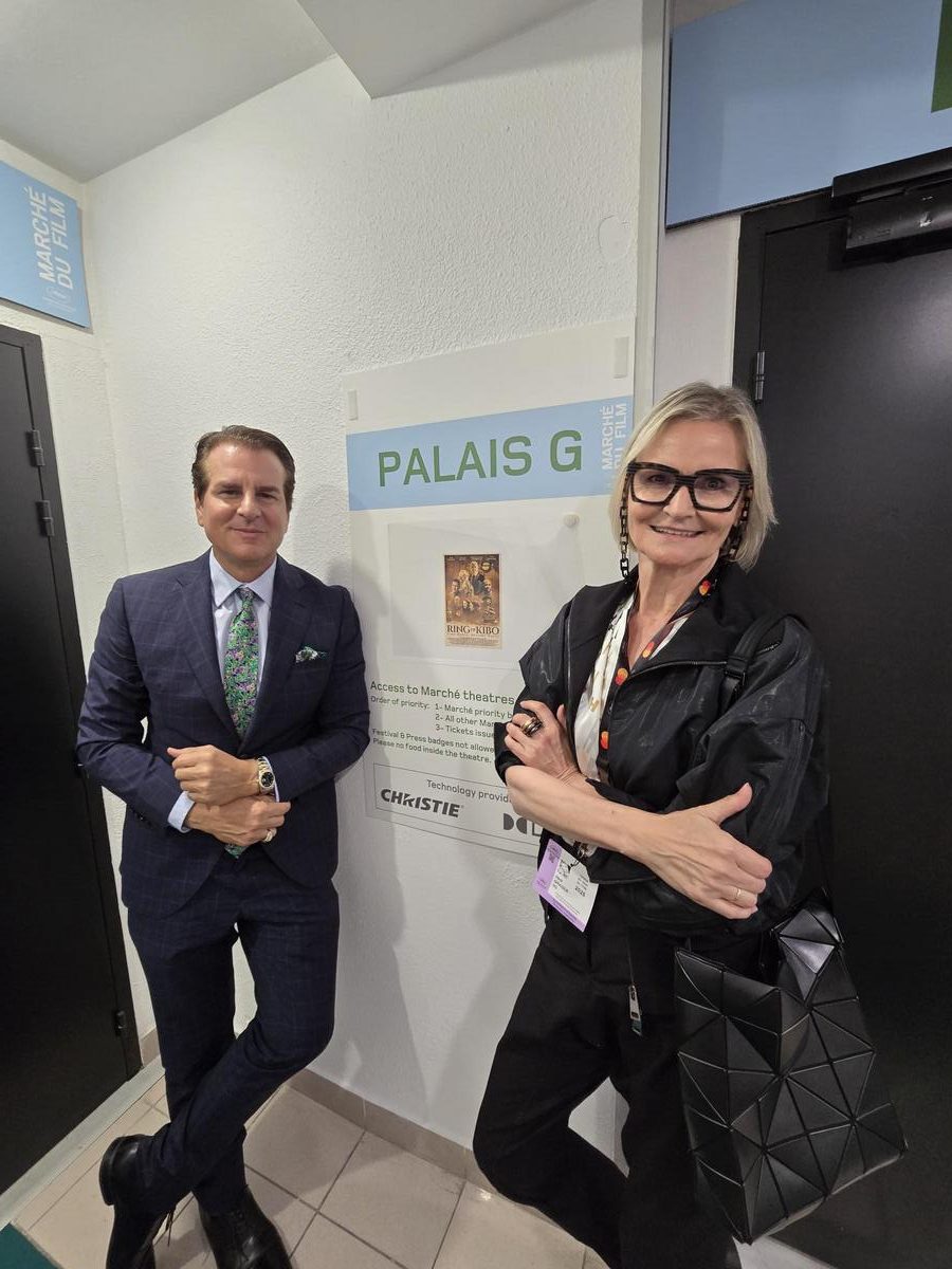 Journalistin Hedi Grager bei der Premiere von "Ring of Kibo" von Vincent de Paul beim Filmfestival in Cannes. (Foto Hedi Grager)