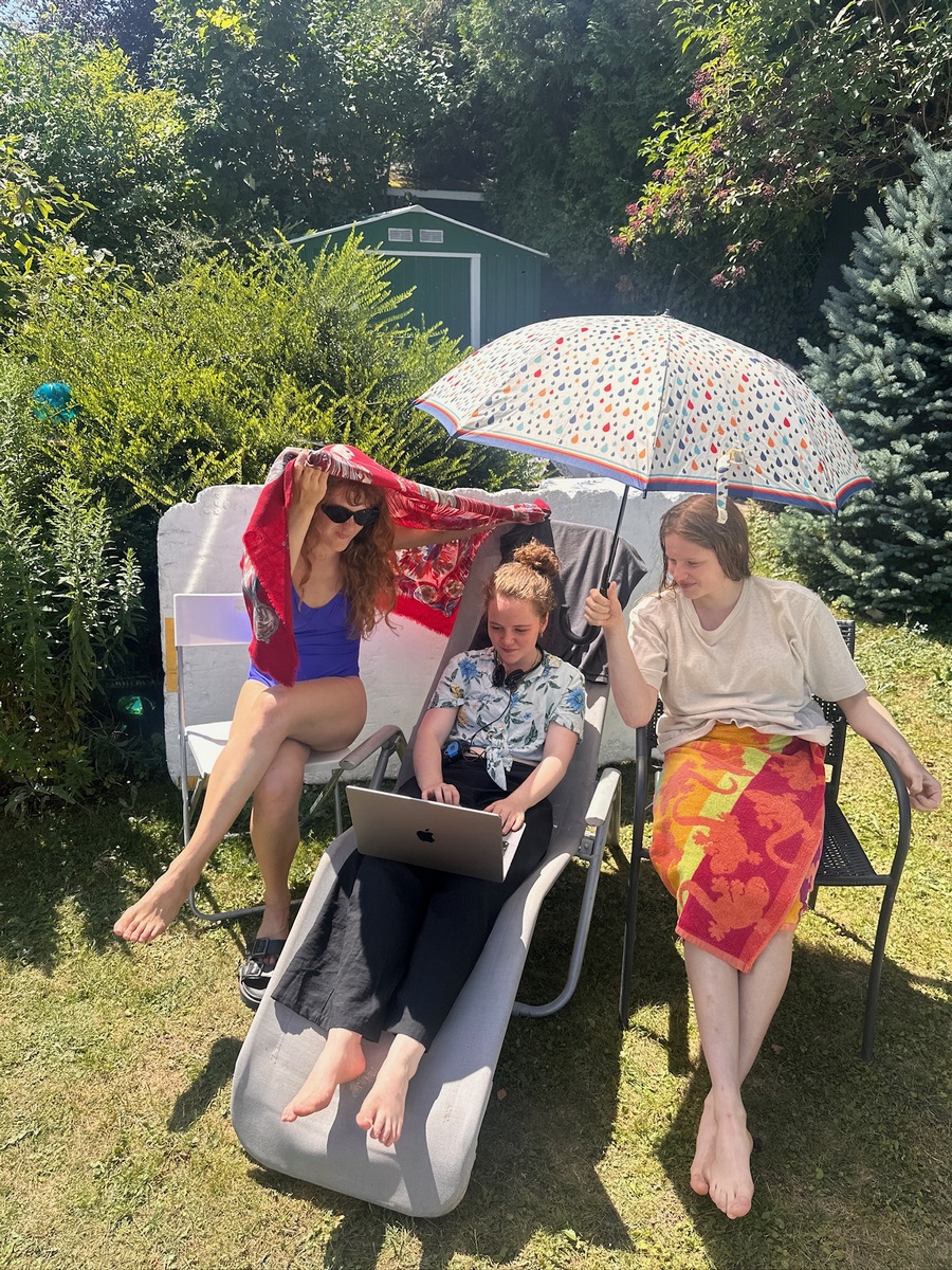 Dreharbeiten BLEISTIFTSTRICHE: Esther Gaspart, Alice Prosser und Emilia Warenski. (Foto privat)