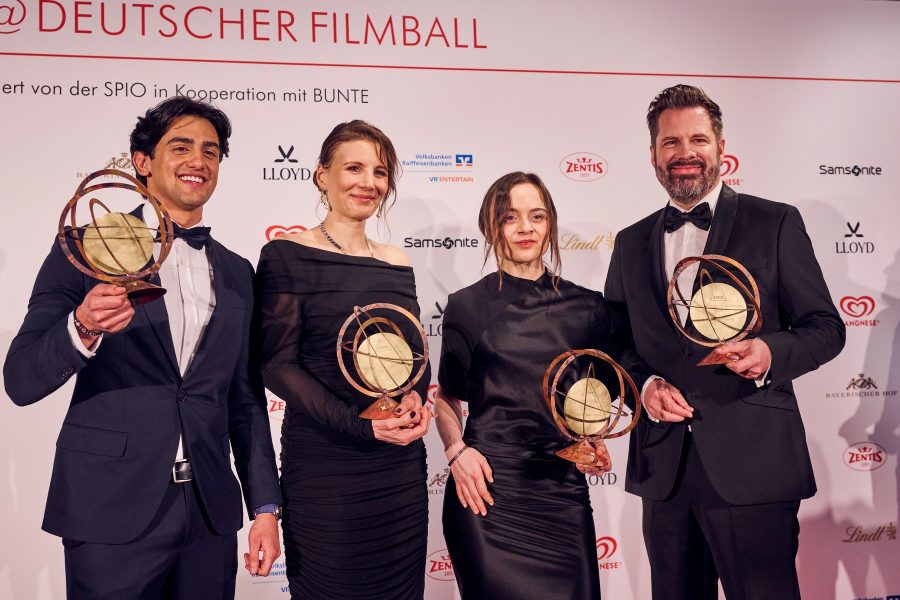 50. Deutscher Filmball im Hotel Bayerischer Hof in München - Die vier NEW STARS: Mido Kotaini, Mia Maariel Meyer, Lena Urzendowsky, Andreas Pfeiffer. (Foto SPIO SPIO Daniel Hinz)