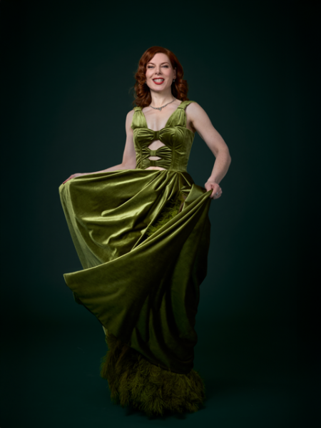 „Ich freue mich sehr, heuer wieder mit Eva Poleschinski für den Opernball zusammenzuarbeiten", erklärt Moderatorin Teresa Vogel. (Foto Doris Himmelbauer)