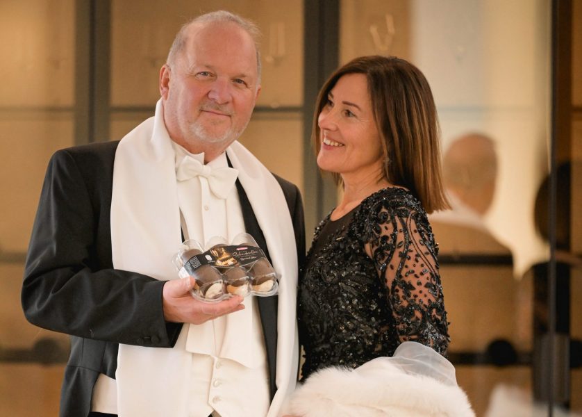 Sharon Stone ist Stargast von „Schaumrollenkönig“ Karl Guschlbauer am Wiener Opernball: Karl und Waltraud Guschlbauer. (Foto Guschlbauer)