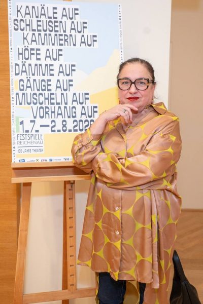 Maria Happel: „Mit dem Programm 2026 sagen wir bewusst: Wir machen auf. Einmal im Jahr öffnet sich der Vorhang des Theaters Reichenau für außergewöhnliches, hochqualitatives Theater, das aus der Geschichte dieses Hauses und der Region heraus in die Gegenwart spricht. (Foto Andreas Tischler)