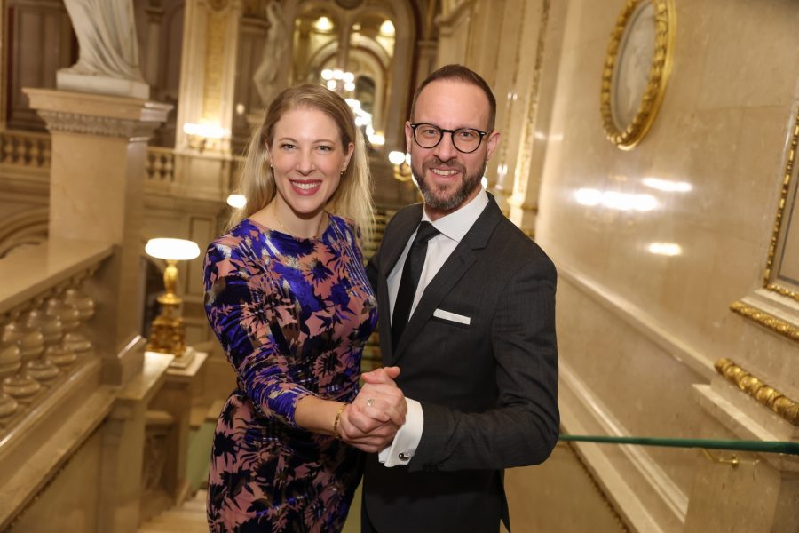 Bereits zum sechsten oberösterreichische Mal ist die Tanzschule Santner unter der Leitung von Maria Angelini-Santner und Christoph Santner für die Choreografie des Jungdamen- und Jungherren-Komitees verantwortlich – ebenso für den Komitee-Einzug sowie den Eröffnungswalzer. (Foto KatharinaSchiffl)