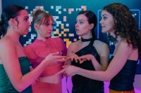 Biester - II/Folge 10: Mara Romei (Vero Amos), Theresa Riess (Tiziana Sund), Fanni Schneider (Penelope Sund), Anja Pichler (Jennifer Tichy). (Foto ORF/MR Film/Anjeza Cikopano)