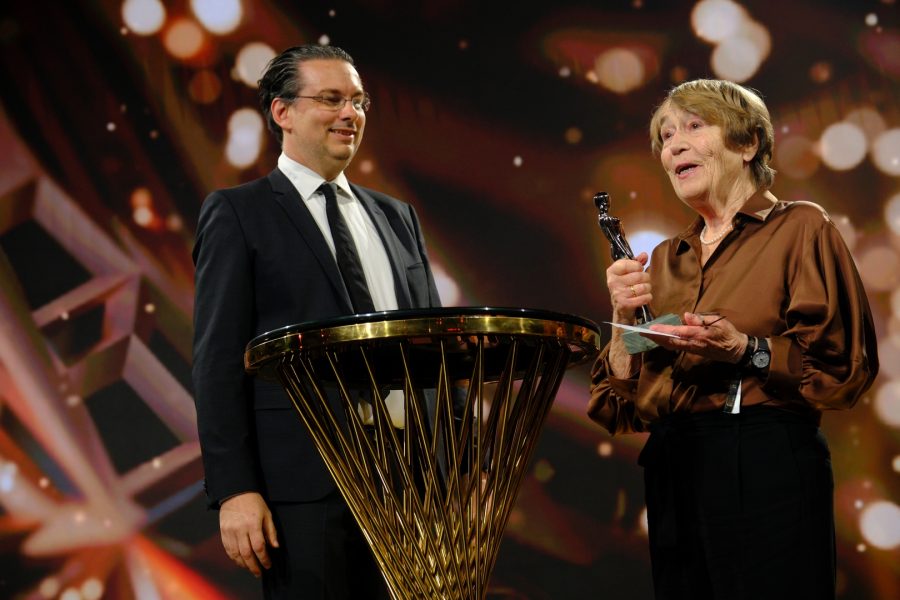 Georg Leyrer ist u.a. Jury-Vorsitzender der KURIER ROMY. Bei der Branchen-Romy 2025 wurde die Autorin Renate Welsh mit der Platin-ROMY für ihr Lebenswerk geehrt. (Foto KURIER / Philipp Hutter)