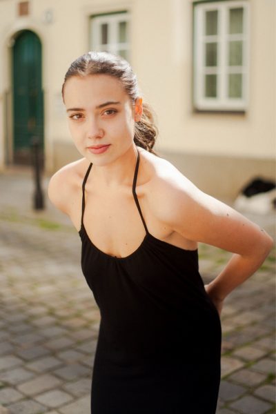 2025 erschien das Debütalbum „Lieblingslieder“ der Band „Low Life Rich Kids“. Für Mara Romei ist es grundsätzlich wichtig, zu wichtigen Themen Stellung zu nehmen und Botschaften mit der Musik mitzugeben. (Foto David Buchas)