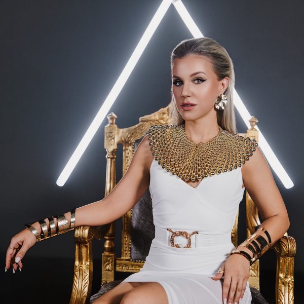 Um im Musikbusiness bestehen zu können, muss man die Kraft haben, mit Rückschlägen umgehen zu können", weiß Natalie Holzner. (Foto Lizz Krobath)