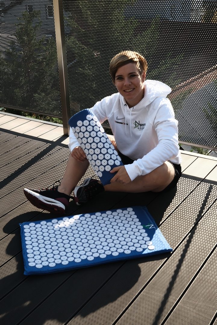 Die Bundesliga-Kickerinnen des SK Sturm&nbsp;schwören wie die Handballer der HSG Graz auf die REG-Matte.&nbsp;„Ich freue mich, die SK Sturm-Damen und die HSG Graz-Handballer damit ausstatten zu dürfen.“ (Foto zur Verfügung gestellt)