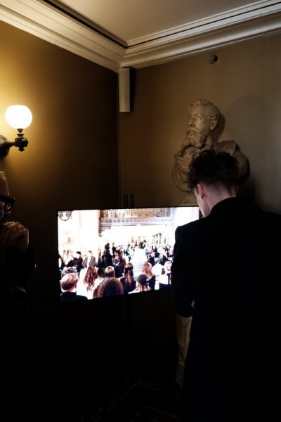 Kilian Kerner feierte sein Debut auf der Paris Fashion Week mit "GANGSTAAA – in Wonderland" und beobachtete backstage die Show. (Foto Kilian Kerner)