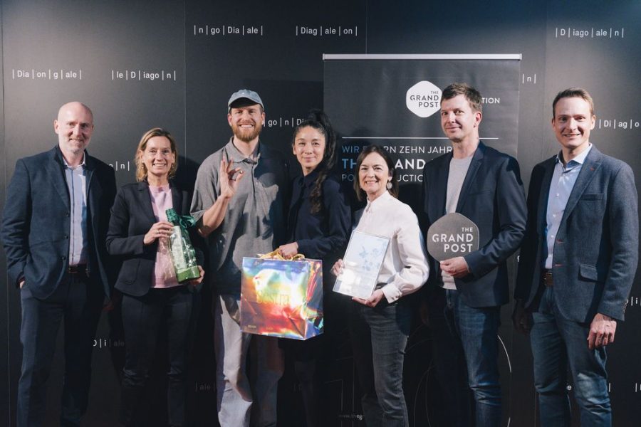 Diagonale'26 - Preisverleihung: Harald Brandstätter und Birgit Leinich (Steirisches Siedlungswerk, STSW), Verena Lam und Claudia Wohlgemuth (Helmut Marko Hotels) sowie Marko Zinz und Alexander Fischbaer (The Grand Post – Post Production Houses) mit Franz Quitt. (Foto Harald Wawrzyniak)