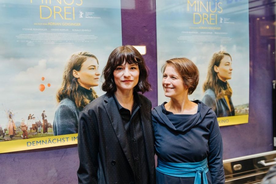 Premiere "Vier minus Drei": Valerie Pachner mit Barbara Pachl-Eberhart. (Foto Teresa Wagenhofer)