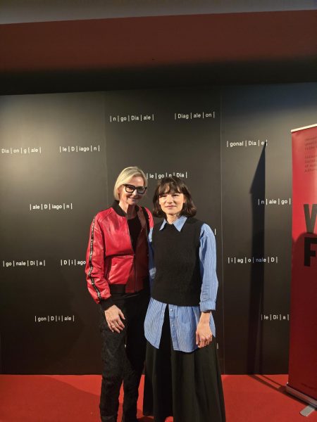 Einhellig hat die Schauspieljury dafür votiert, Valerie Pachner für ihr feinfühliges, nuanciertes Charakterporträt einer Frau, die ihr Leben zwischen Schmerz und Hoffnung balanciert, den Schauspielpreis dieser Diagonale zu verleihen. Am Foto mit Journalistin Hedi Grager, www.hedigrager.com. (Foto Hedi Grager)