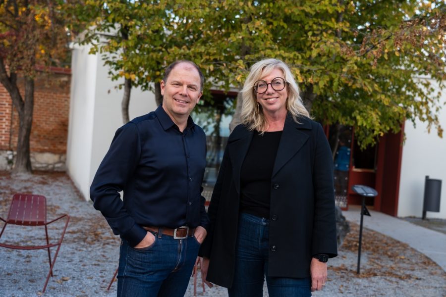 Bernhard Rinner, Geschäftsführung BÜHNEN GRAZ, und Birgit Lill Schnabl, kuratorische Leitung KLANGLICHT. (Foto Verena Koch)