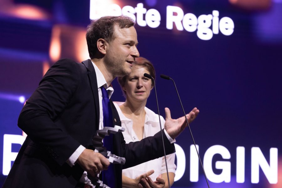 Regisseur Adrian Goiginger erhielt eine Auszeichnung als bester Regisseur für seinen Film „Vier minus drei“. Valerie Pachner wurde als beste Hauptdarstellerin ausgezeichnet. (Foto eSeL.at)