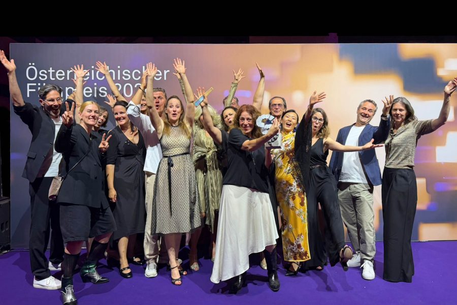 Filmpreis Gala 2026 - Der Preis in der Kategorie Publikumsstärkster Kinofilm ging mit 448.429 Kinobesucher:innen an AUFPUTZT IS’. (Foto eSeL.at/Pianka)