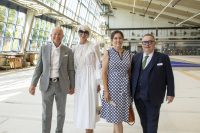 Oper BURG GARS: Feierliche Übergabe der japanischen Torii: Herwig Fritzl mit Ehefrau, Sonja Zsolnai-Kasztler, Werner Trenker. (Foto Jürgen Hammerschmid)
