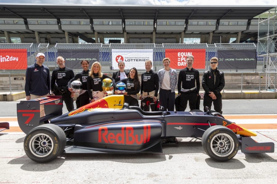 "Equal Racing Day": Alexander Wurz, Thomas Muster, Danilo und Corinna Kamper-Campisi, Conny Kreuter, Ivonn Simeonova, Georg Wawer, Fran Longstaff, Jakob Seeböck und Virginia Ernst. (Foto Jürgen Hammerschmid)