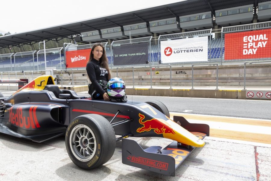 "Equal Racing Day" - auch Nachwuchshoffnung Ivonn Simeonova war mit am Start. (Foto Jürgen Hammerschmid)