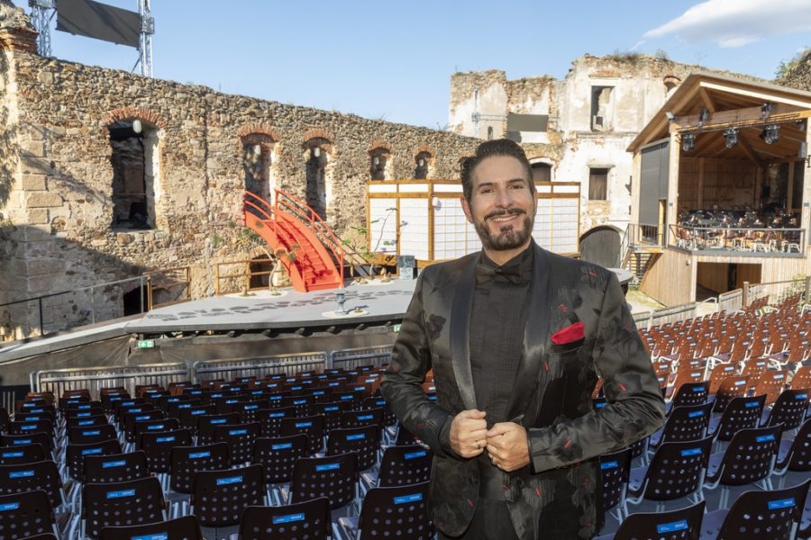 Mit Giacomo Puccinis Meisterwerk „Madama Butterfly“ feierte die Oper BURG GARS Premiere: Intendant Clemens Unterreiner. (Foto Jürgen Hammerschmid)