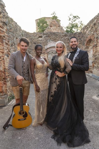 STARS IN GARS, Oper BURG GARS: Chris Steger, Mariam Battistelli, Annely Peebo, Clemens Unterreiner. ( Foto Jürgen Hammerschmid)