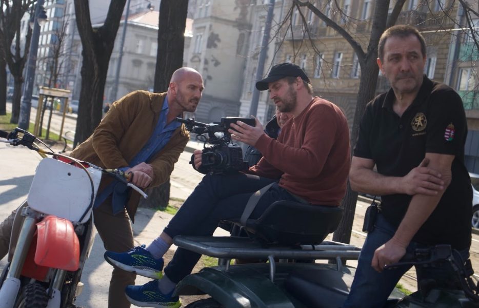 Schauspieler und Produzent Dennis Dewall liebt es, seine Stunts selbst zu machen. (Foto Westside Studios)